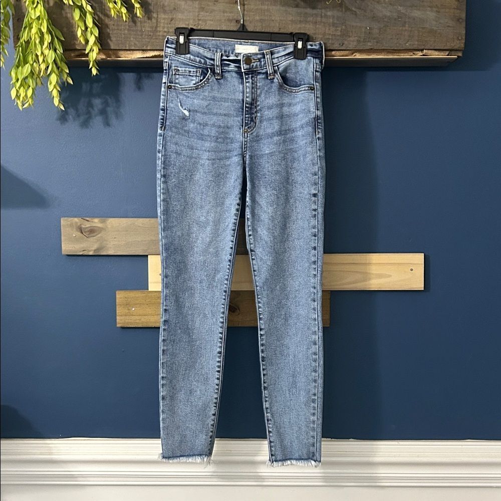 Altar’d State Jeans Slightly distressed Size 26 raw hem EUC